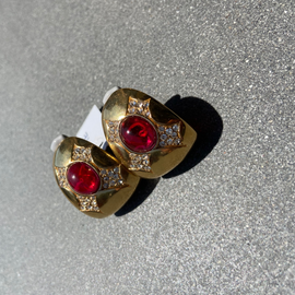 VINTAGE GOLD EARRING WITH RUBY CABOCHON