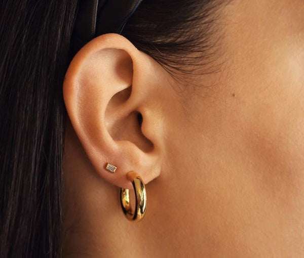 THICK GOLD HUGGIE EARRING